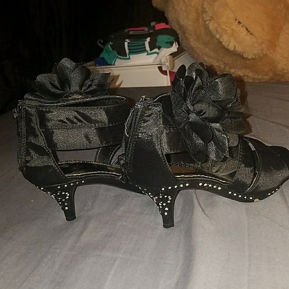 Heels - Picture 4 of 4